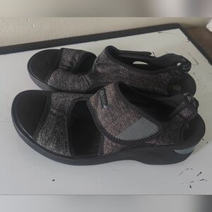 Bzees black gray Velcro sandals
